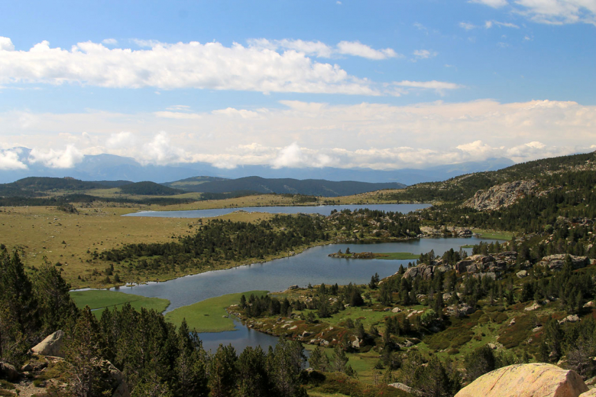 Twee van de vele bergmeren in het Carlit-gebied (oostelijke Pyreneeën). Foto: Ton Joosten.